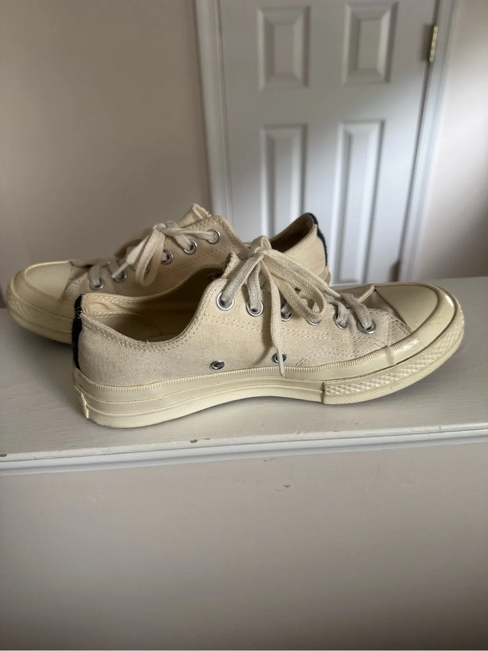 Comme des Garcons PLAY Cream Low-Top Sneakers with Red Heart